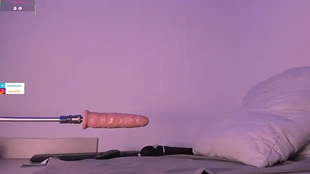 alysson_18 live cam on StripChat