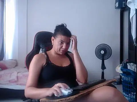 Adriana_0312 live cam on StripChat