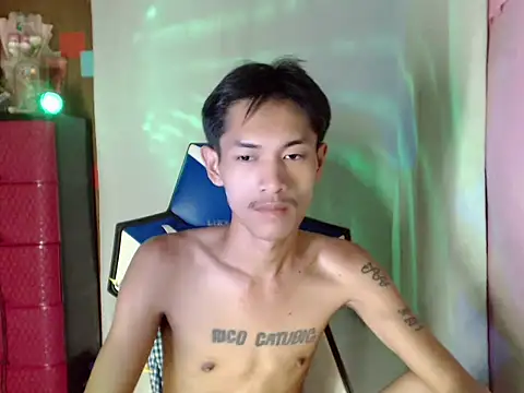 riks_tyler live cam on StripChat