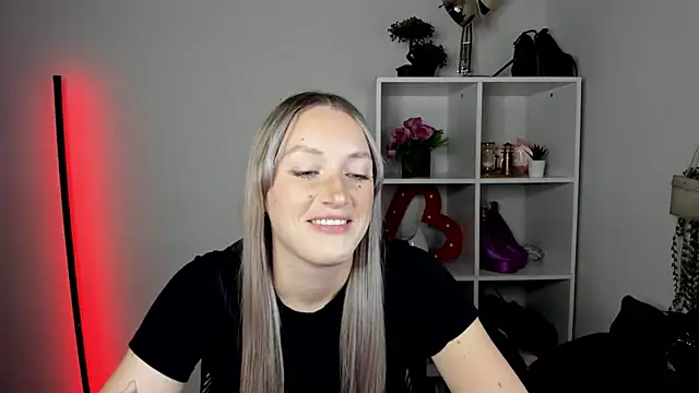 evelynblond - EvelynBlond's free webcam - UK Sex Cams