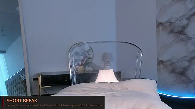 Maddyluxe live cam on StripChat