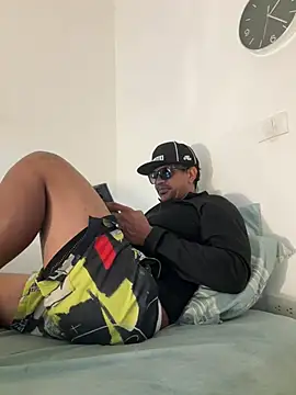 bigdick211292 - Bigdick211292's free webcam - UK Sex Cams