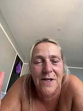 Blondnboujee53 webcam