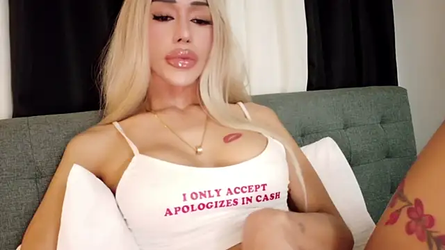 Model: Forever_MissCandace