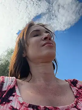 Irresistible37 webcam