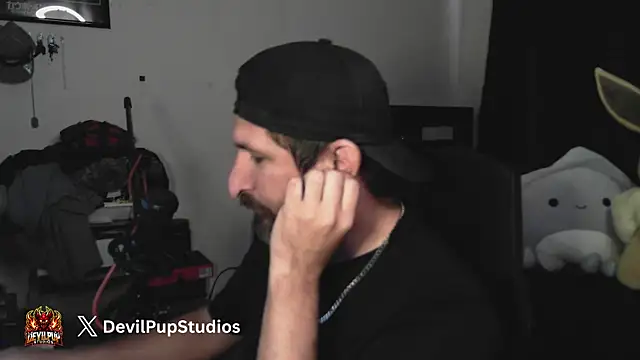 DevilPup75_ webcam