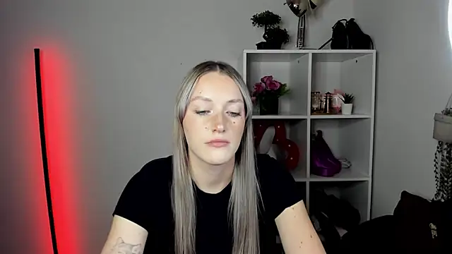 EvelynBlond webcam