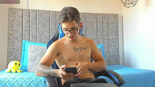 Calvin_Hunter live cam on StripChat