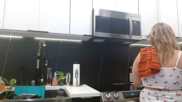 HazelSkyesChat webcam