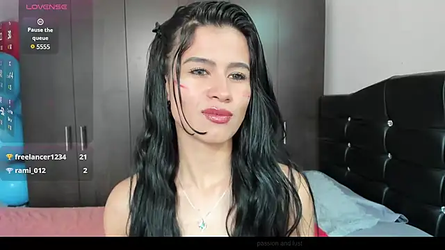 LatinaQueen23 webcam