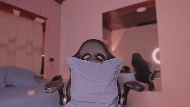 Emmily_Savage live cam