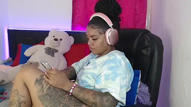 ladyrd1 webcam
