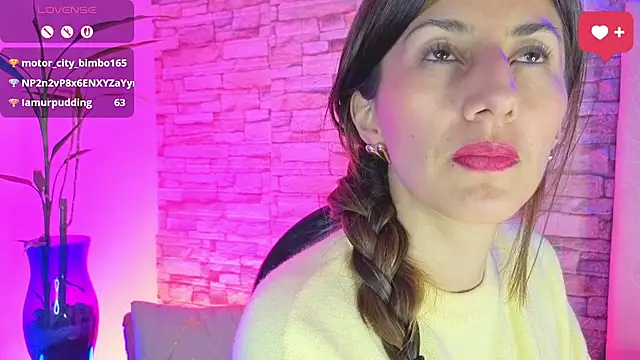 _jade_white_ webcam