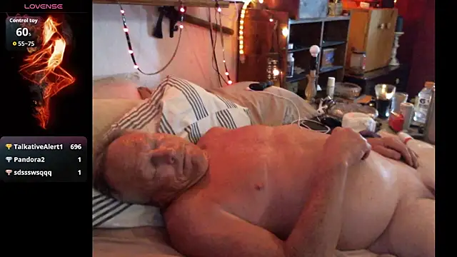 Pussyeat2please webcam