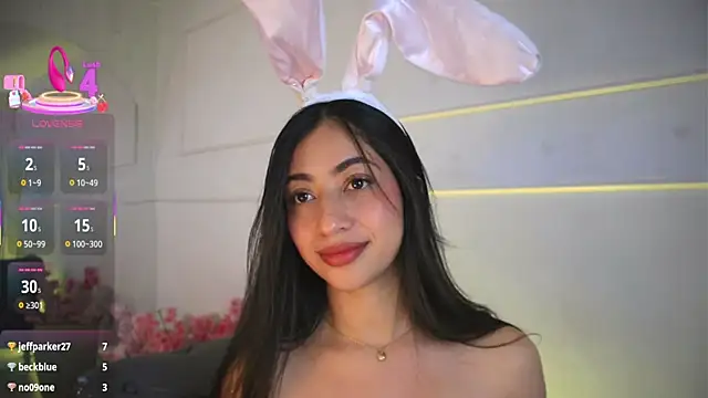 charlotterusso live cam on StripChat
