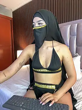 Zahra_milks webcam
