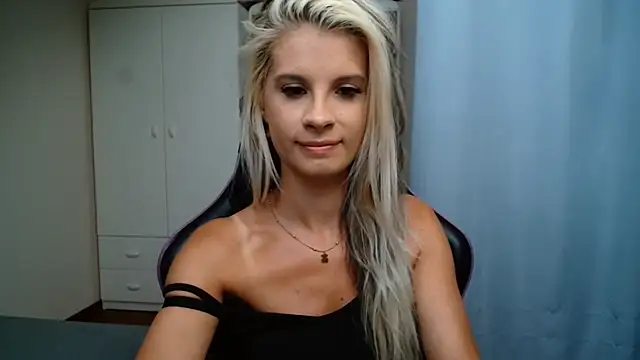 KristineGlow webcam