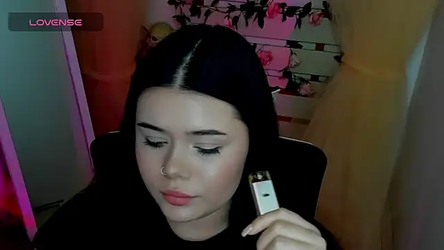 Mona_Esty webcam