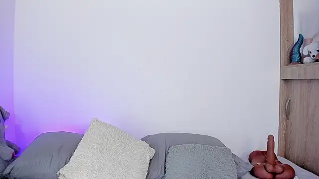TianaGlow44 webcam