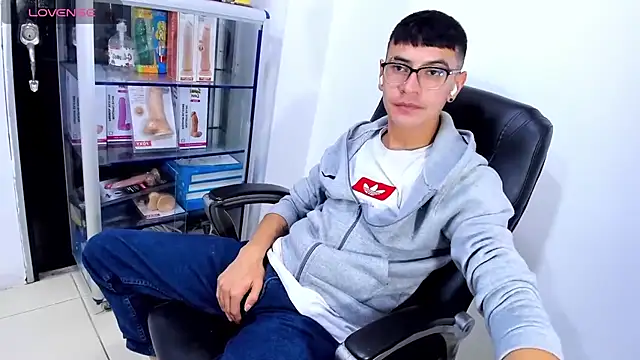 Alexx_bigcockk webcam