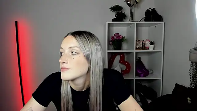 EvelynBlond webcam
