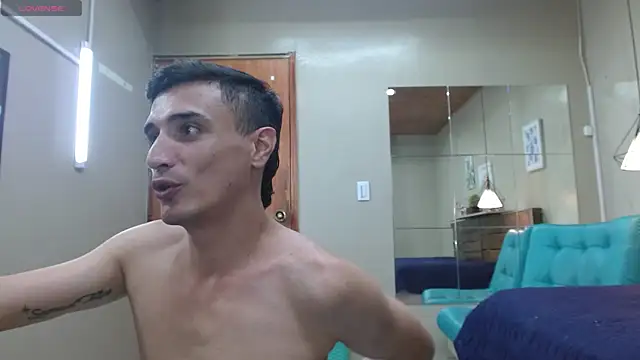 FelipeFriendly live cam on StripChat