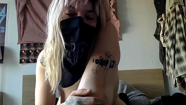 _sluty__geek__ webcam