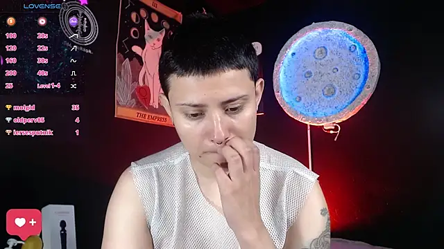 girl_intense444 webcam
