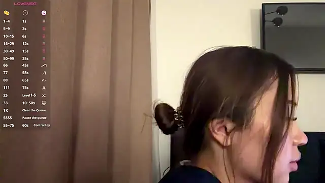 Ur_neighbor_Kira webcam