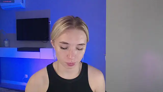 Emily_Hartt webcam
