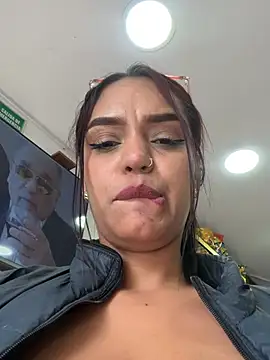 Sara-77 🎐 adult webcam chat