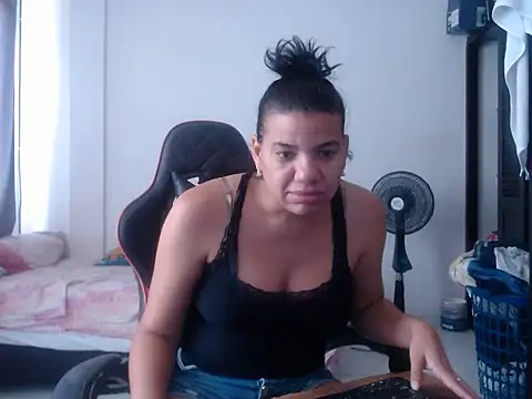 Adriana_0312 webcam