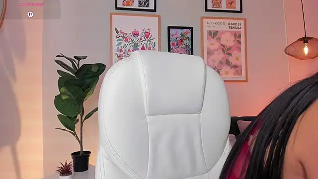 Tiffany_Low webcam