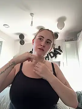 BaddieRiRi224 webcam