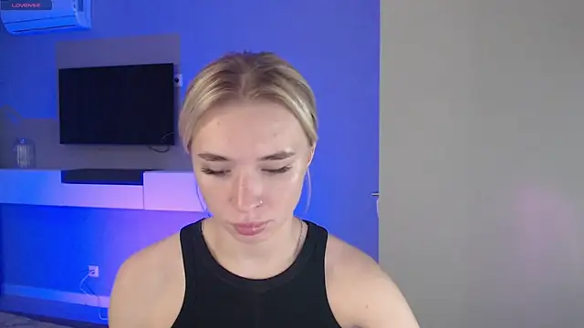 Emily_Hartt live cam on StripChat