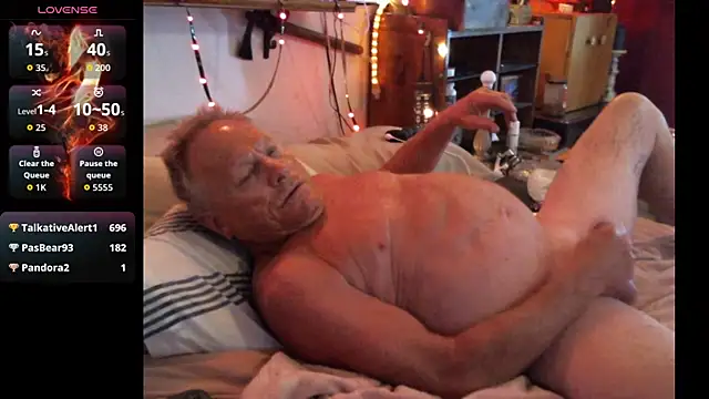 Pussyeat2please webcam