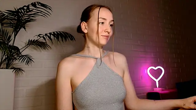 WhitePrincessLuna webcam