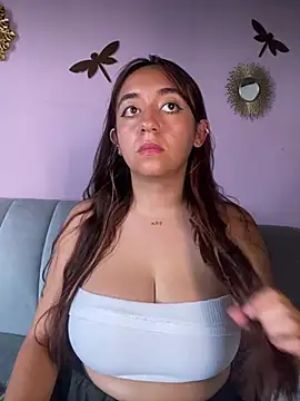 Im_Luuu webcam