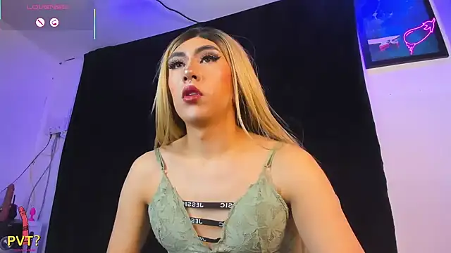 naughty_trans_dolls webcam