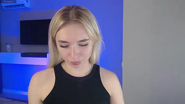 Emily_Hartt webcam
