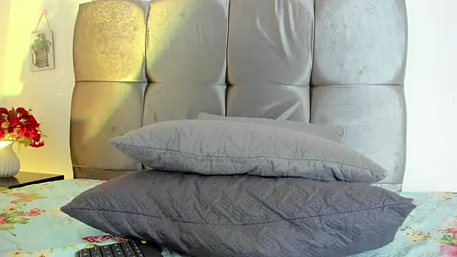 Ariel_star1 live cam on StripChat