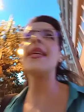 rebeccanoble (F milf) - Vibe my pussy hard🥵 outside5 min ctrl