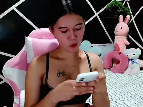 urgirl_mikah webcam