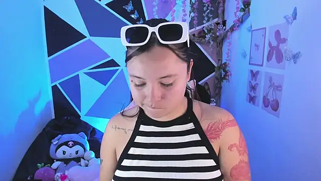 little_emma0 - Little_emma0's free webcam - UK Sex Cams
