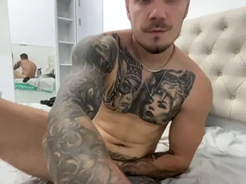 Hot__Tiger webcam