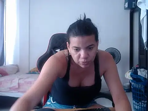 adriana_0312 - Adriana_0312's free webcam - UK Sex Cams