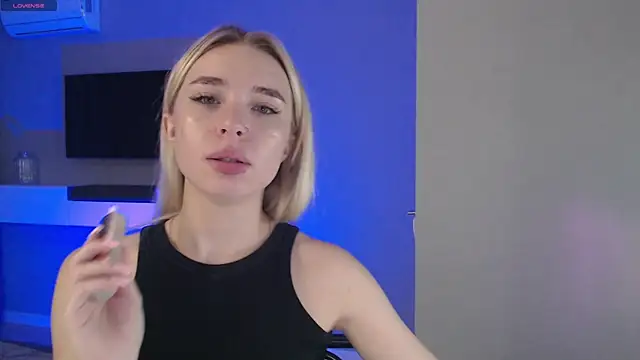 Emily_Hartt webcam
