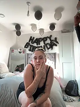 BaddieRiRi224 webcam