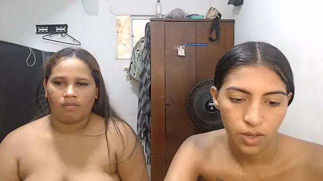 ricaslatinas1 live sex cam
