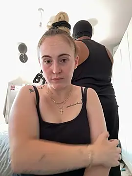 BaddieRiRi224 webcam